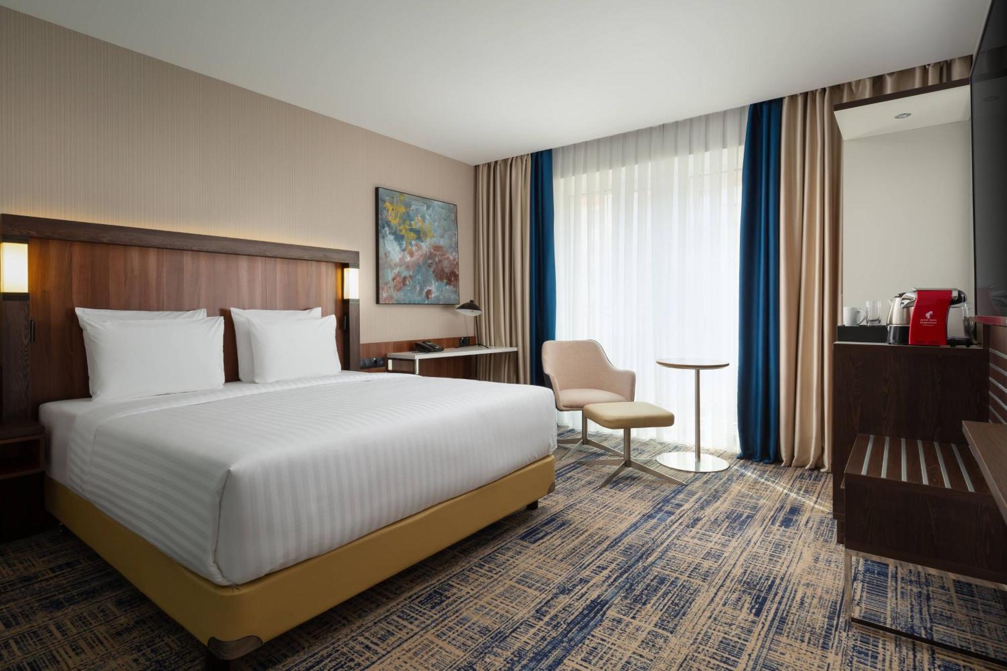 Courtyard By Marriott Tashkent Hotell Eksteriør bilde