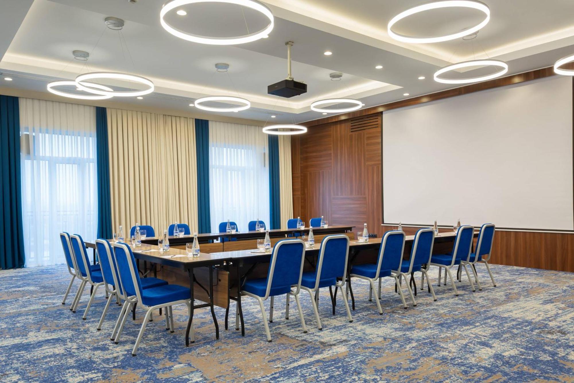 Courtyard By Marriott Tashkent Hotell Eksteriør bilde