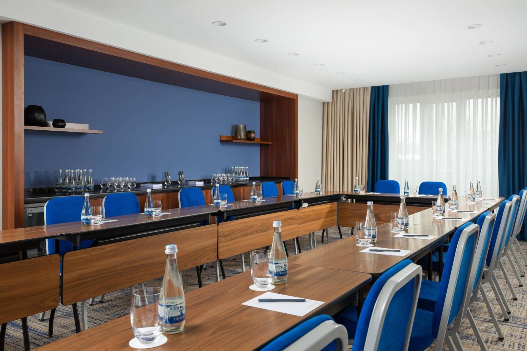 Courtyard By Marriott Tashkent Hotell Eksteriør bilde