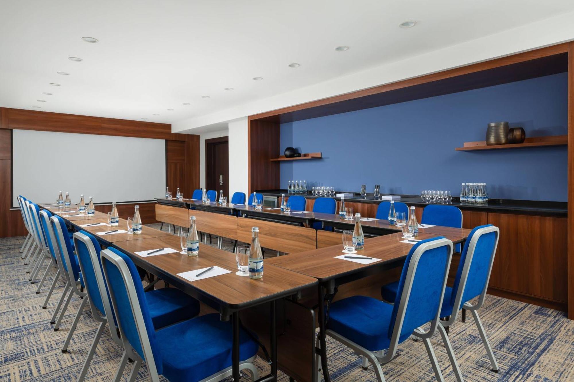 Courtyard By Marriott Tashkent Hotell Eksteriør bilde