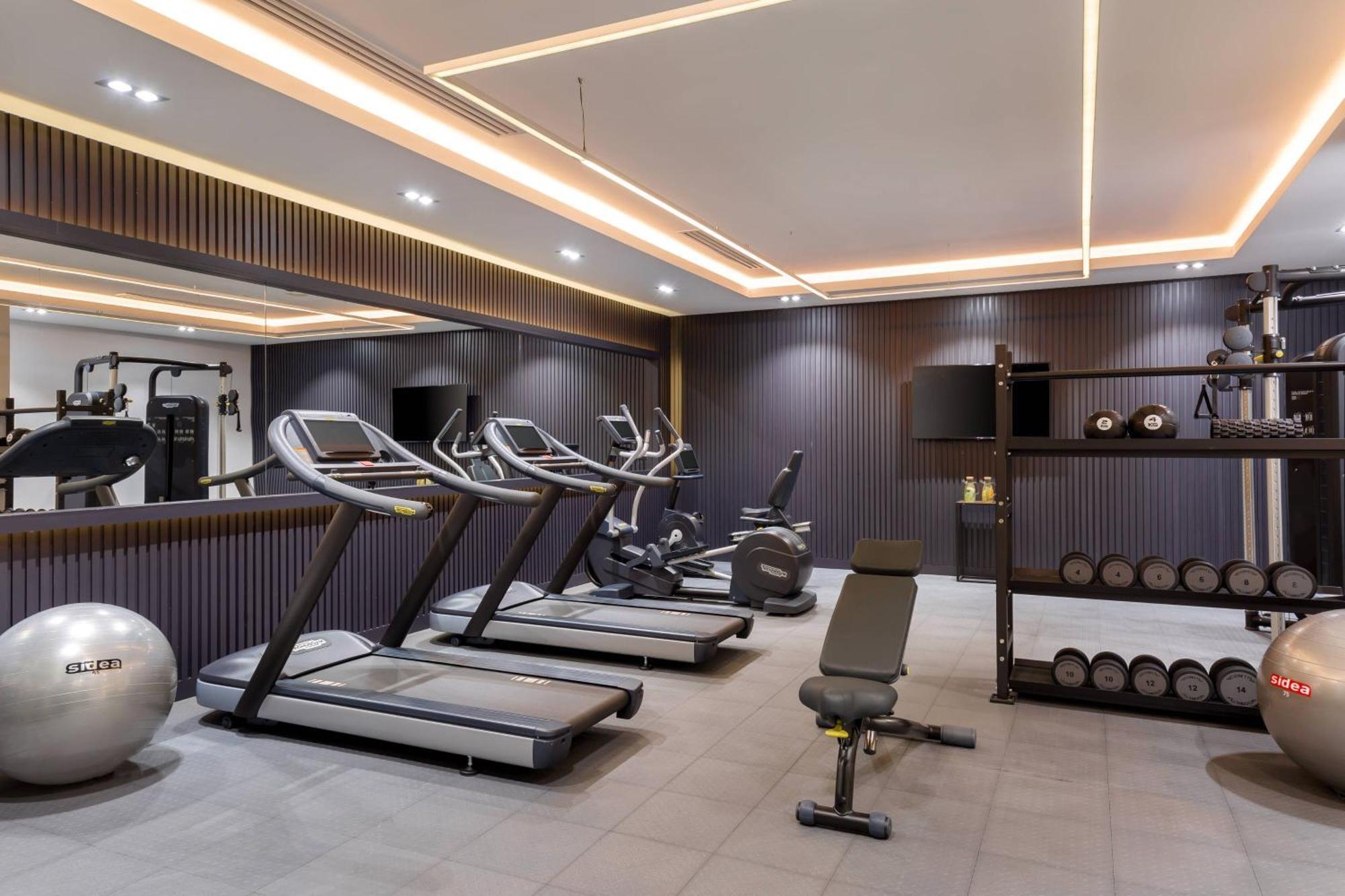 Courtyard By Marriott Tashkent Hotell Eksteriør bilde