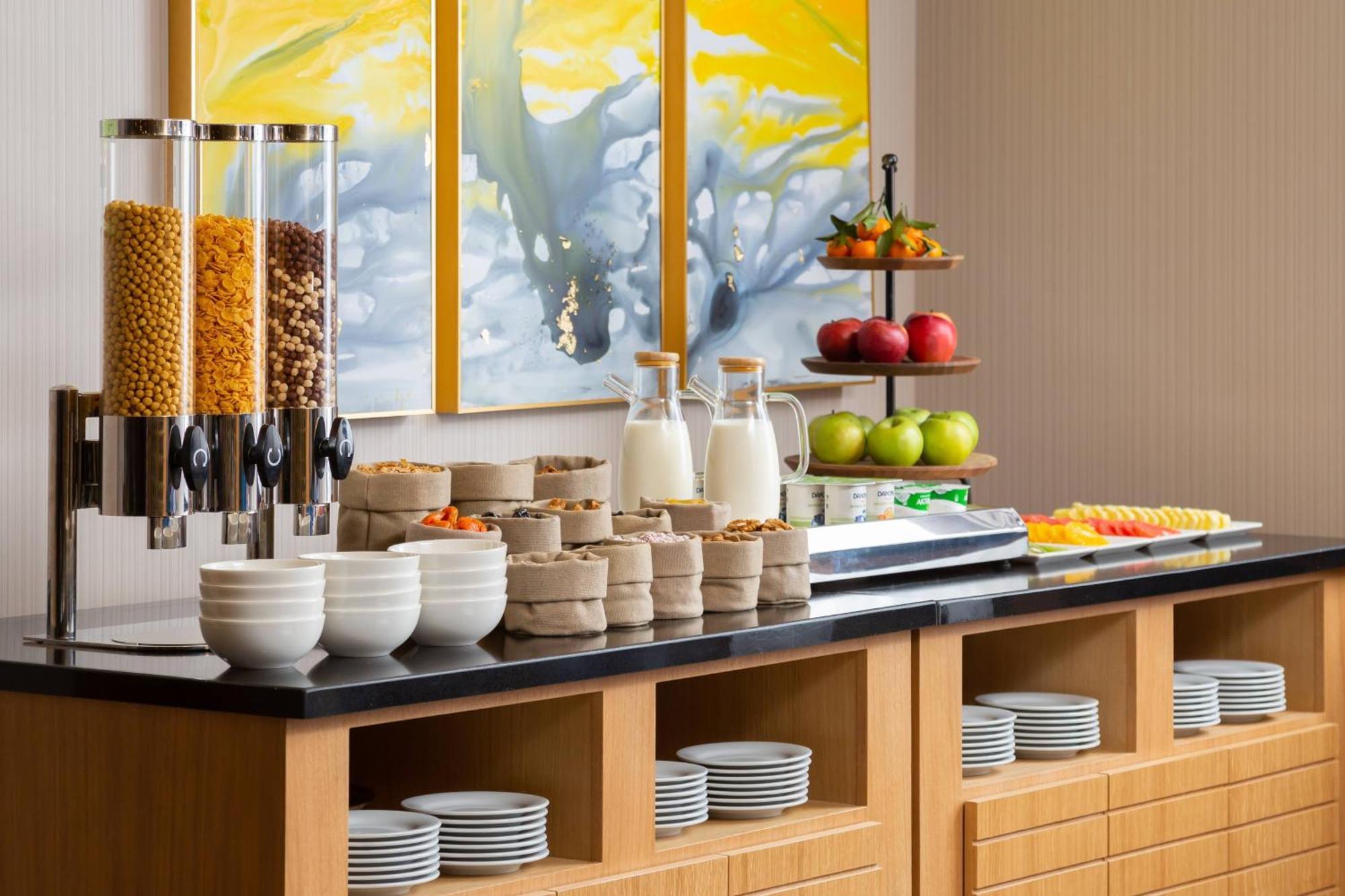 Courtyard By Marriott Tashkent Hotell Eksteriør bilde