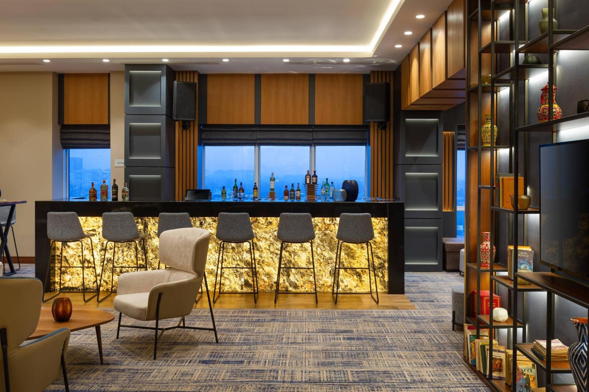 Courtyard By Marriott Tashkent Hotell Eksteriør bilde
