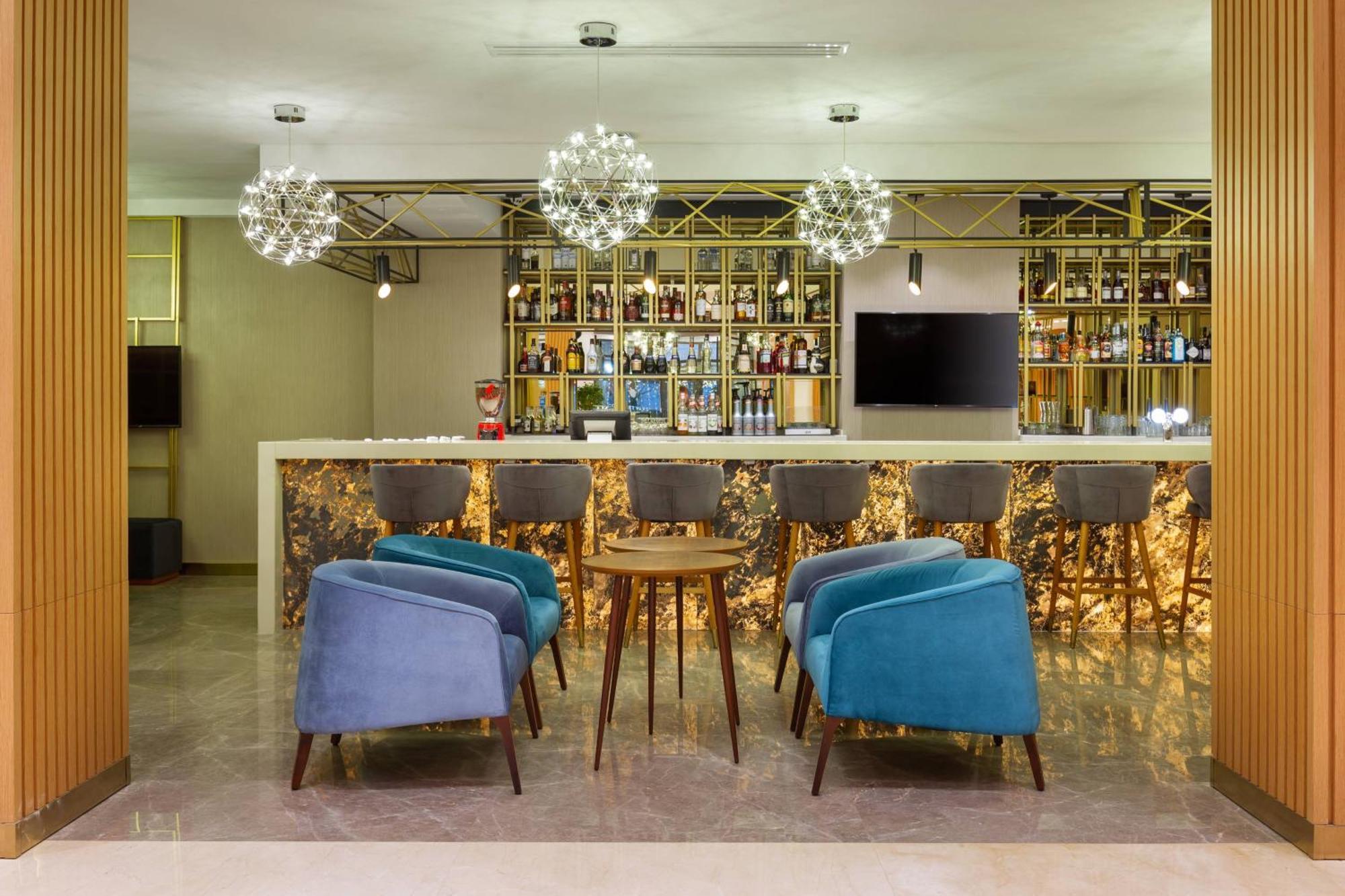 Courtyard By Marriott Tashkent Hotell Eksteriør bilde