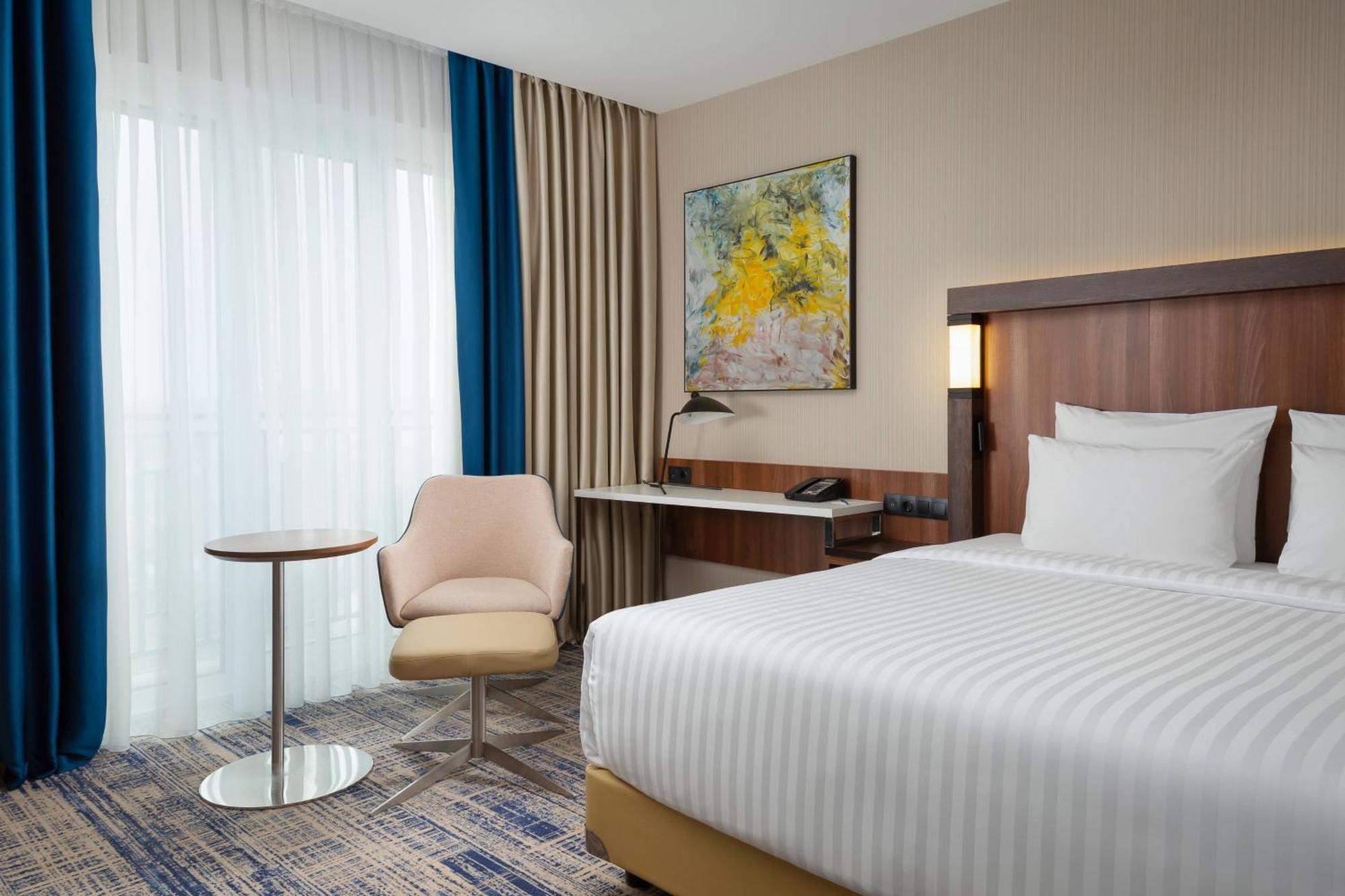 Courtyard By Marriott Tashkent Hotell Eksteriør bilde
