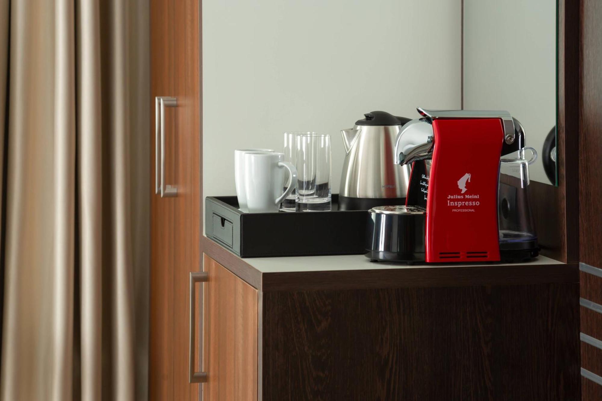 Courtyard By Marriott Tashkent Hotell Eksteriør bilde