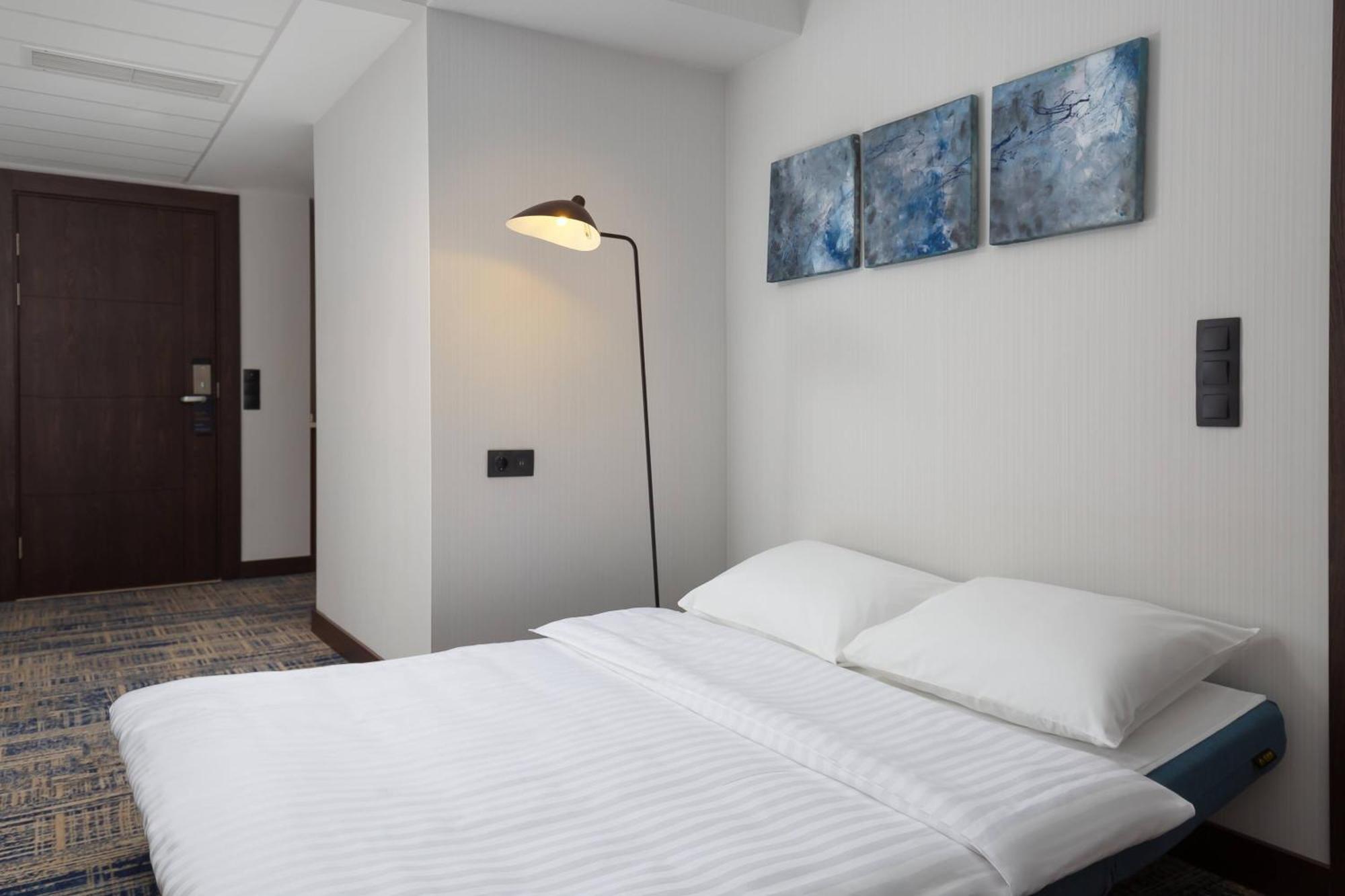 Courtyard By Marriott Tashkent Hotell Eksteriør bilde