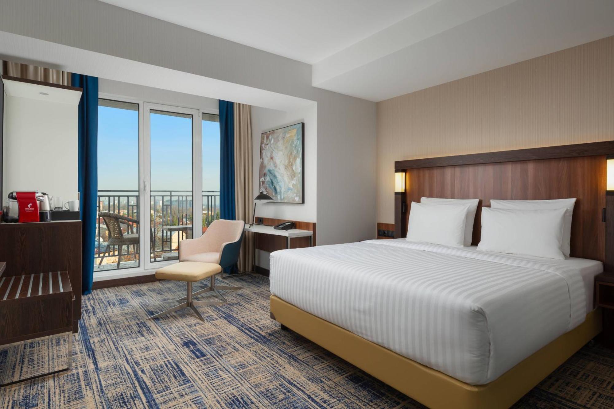 Courtyard By Marriott Tashkent Hotell Eksteriør bilde