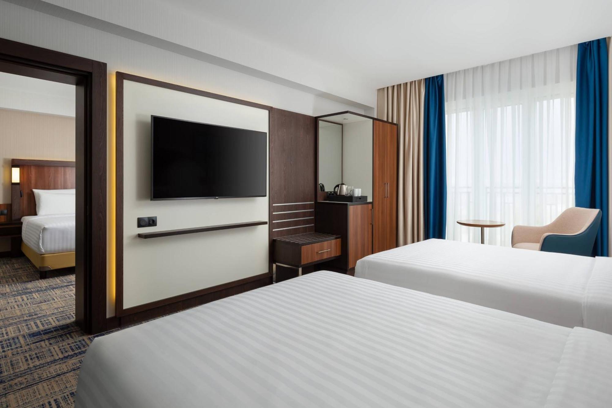Courtyard By Marriott Tashkent Hotell Eksteriør bilde