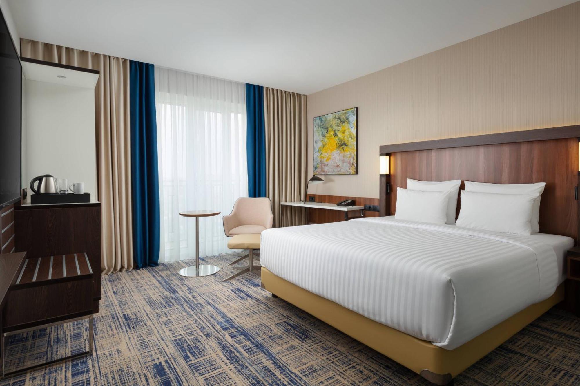 Courtyard By Marriott Tashkent Hotell Eksteriør bilde
