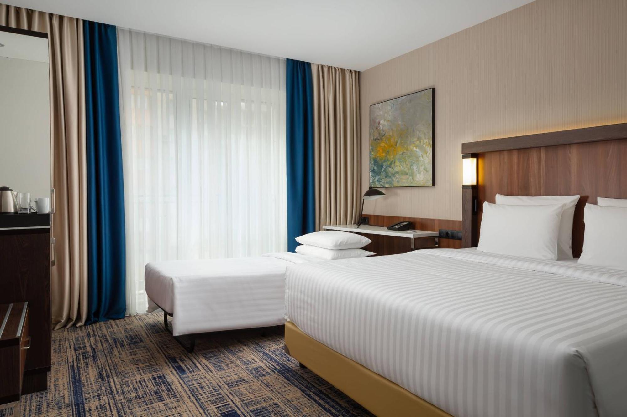 Courtyard By Marriott Tashkent Hotell Eksteriør bilde