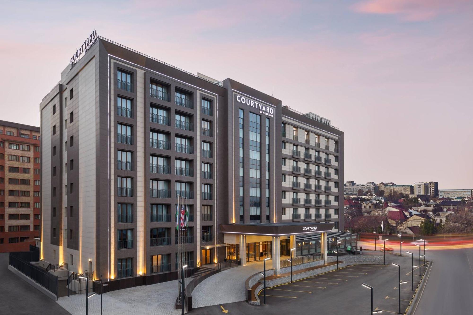 Courtyard By Marriott Tashkent Hotell Eksteriør bilde